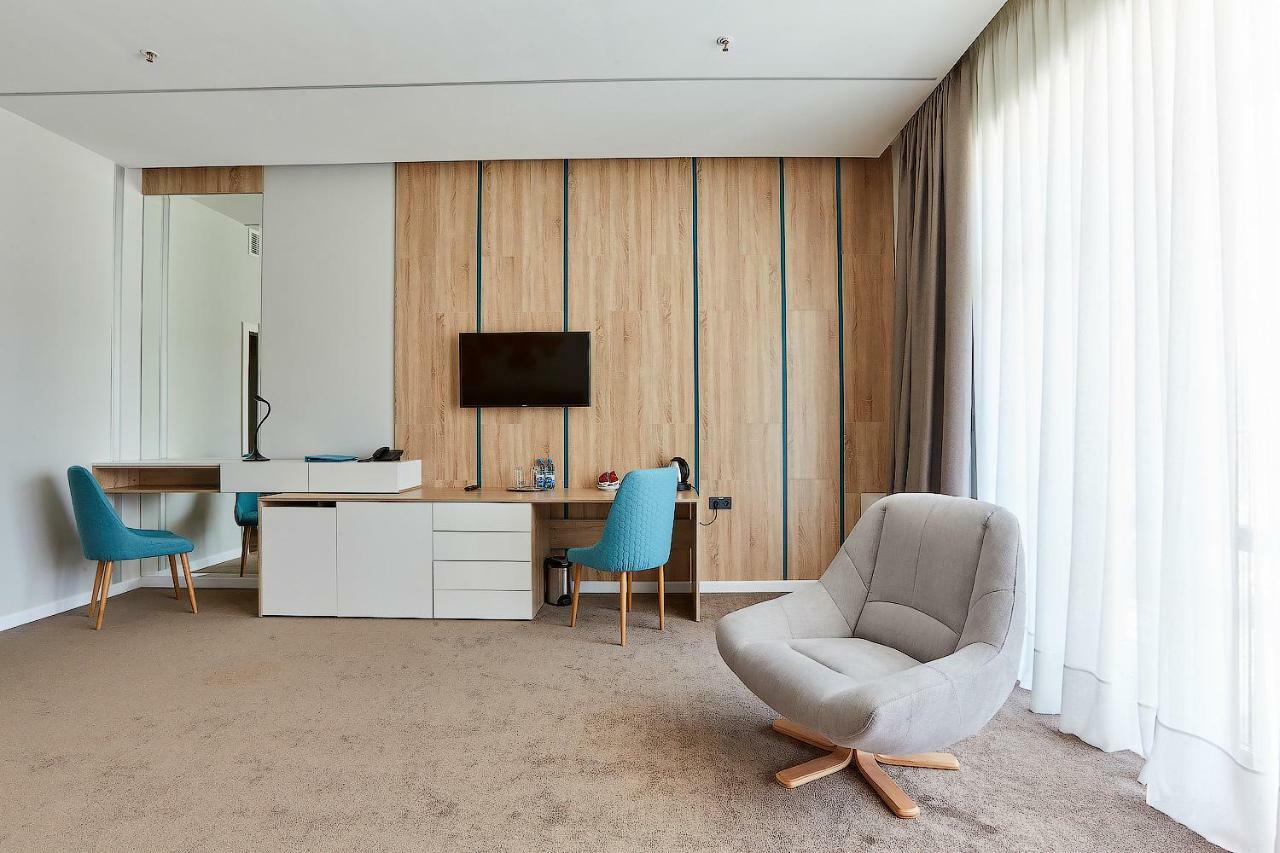 Aqua-Minsk Hotel Plus 外观 照片