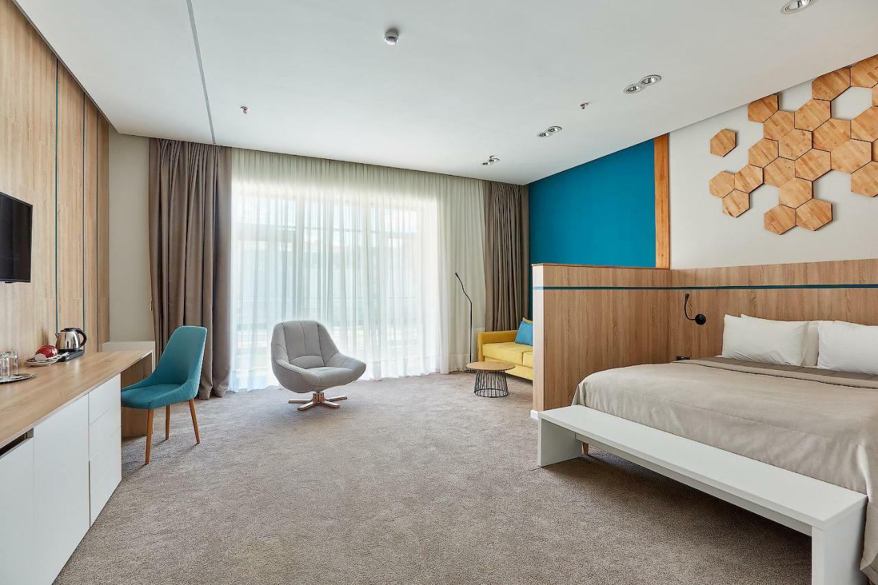 Aqua-Minsk Hotel Plus 外观 照片