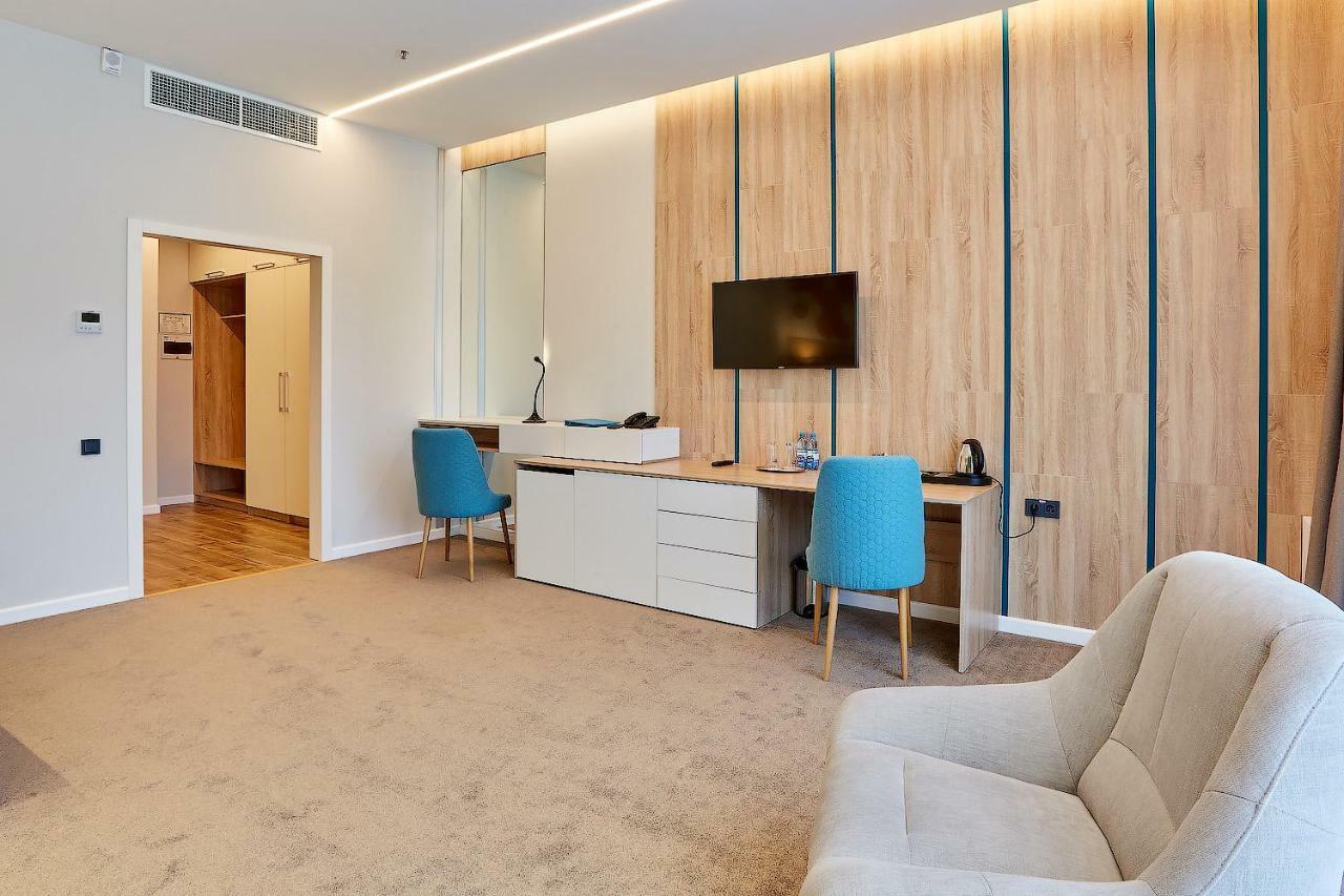 Aqua-Minsk Hotel Plus 外观 照片